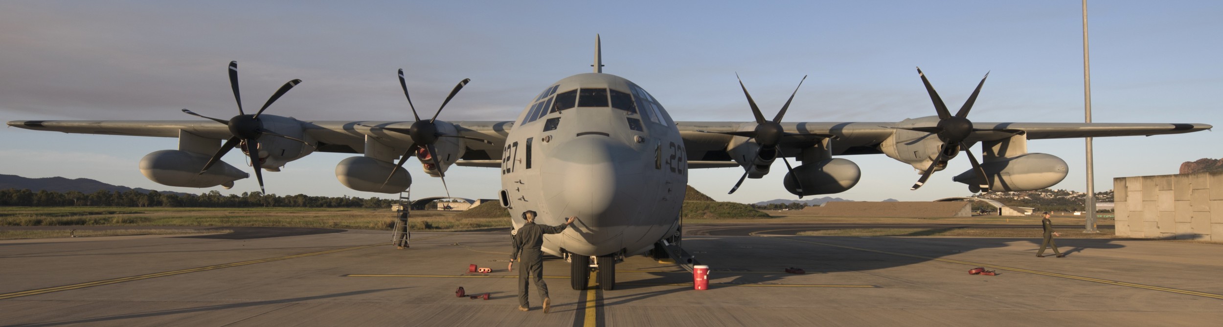 vmgr-152 sumos marine aerial refueler transport squadron kc-130j super hercules usmc 91