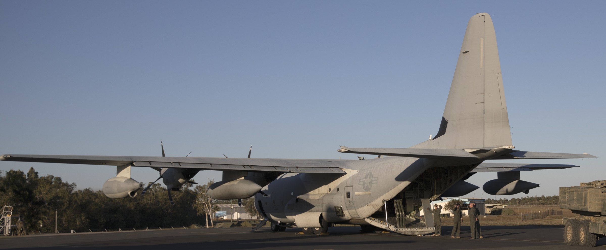 vmgr-152 sumos marine aerial refueler transport squadron kc-130j super hercules usmc 92