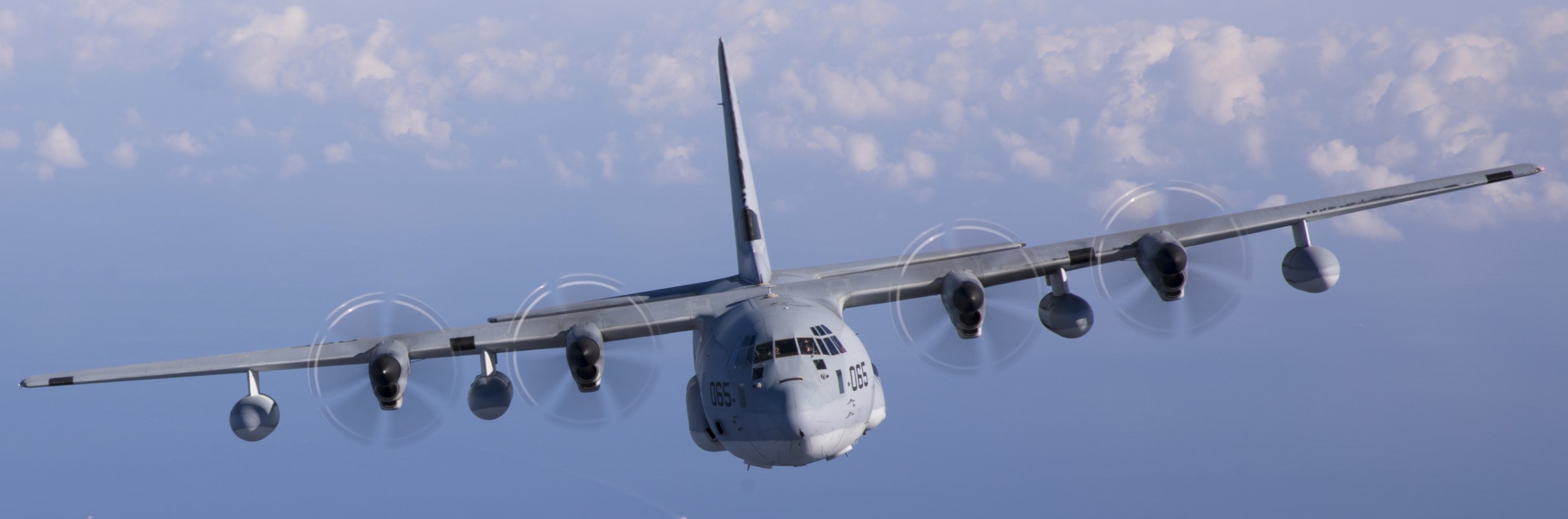 vmgr-152 sumos marine aerial refueler transport squadron kc-130j super hercules usmc 96