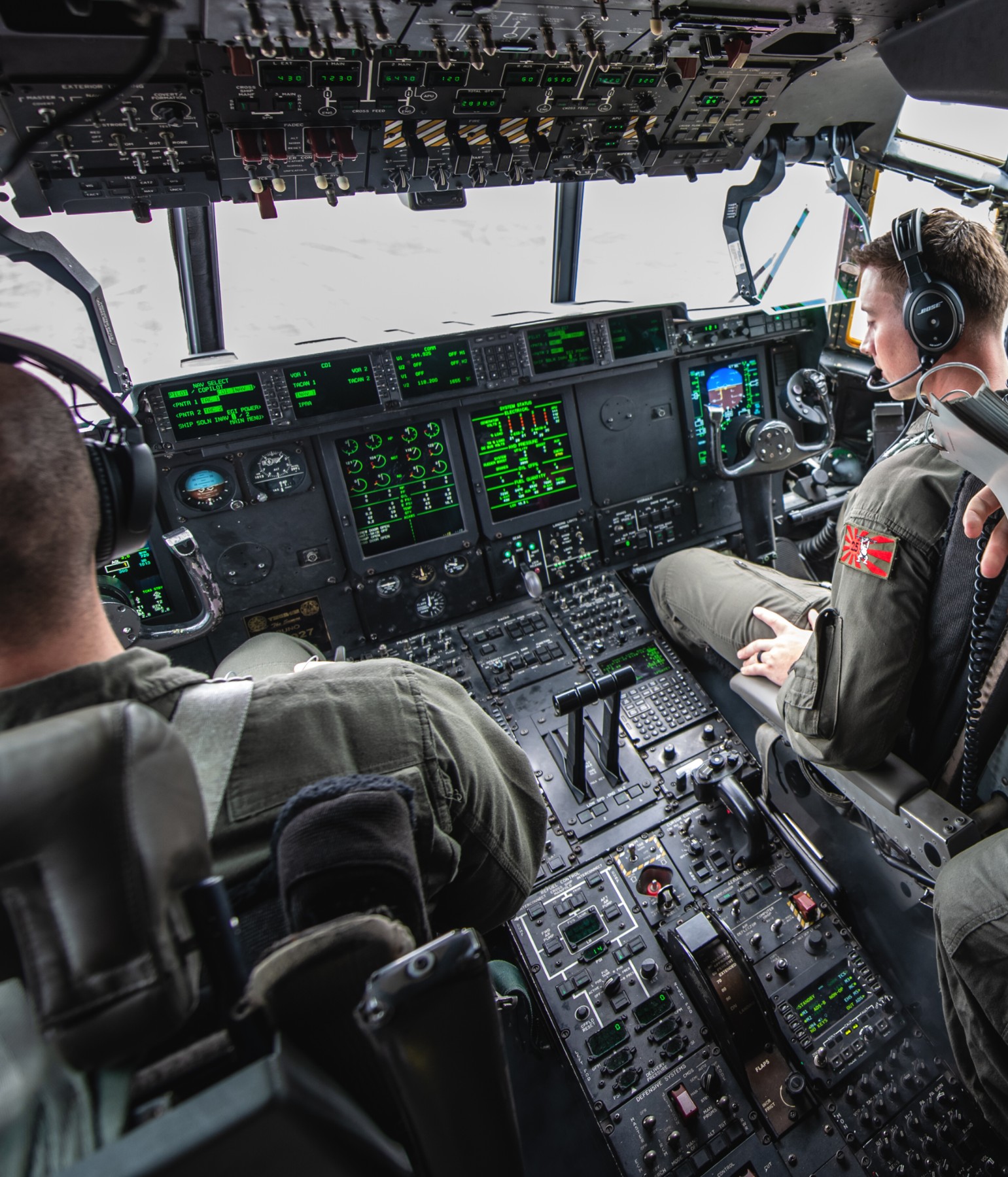 vmgr-152 sumos marine aerial refueler transport squadron kc-130j super hercules usmc cockpit view 115