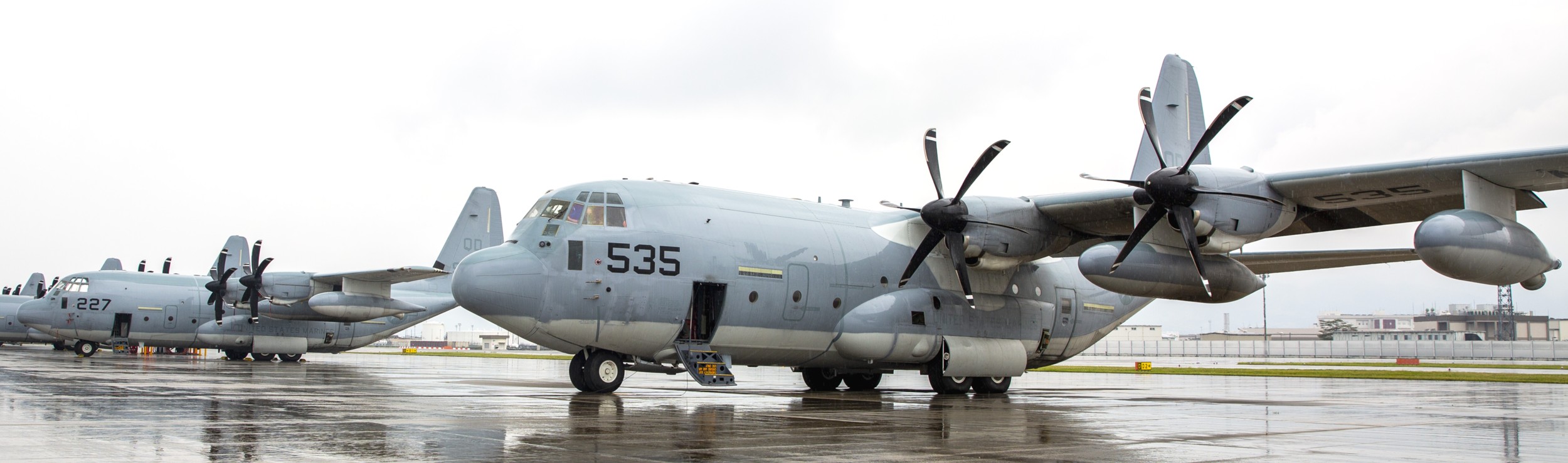 vmgr-152 sumos marine aerial refueler transport squadron kc-130j super hercules usmc mcas iwakuni 119