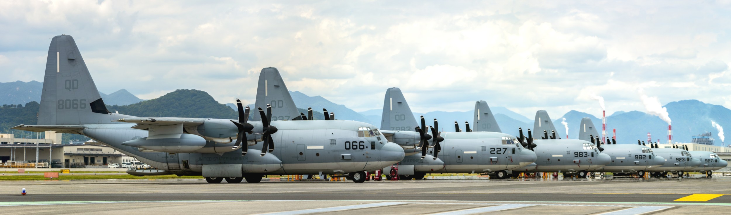 vmgr-152 sumos marine aerial refueler transport squadron kc-130j super hercules mcas iwakuni japan 120 