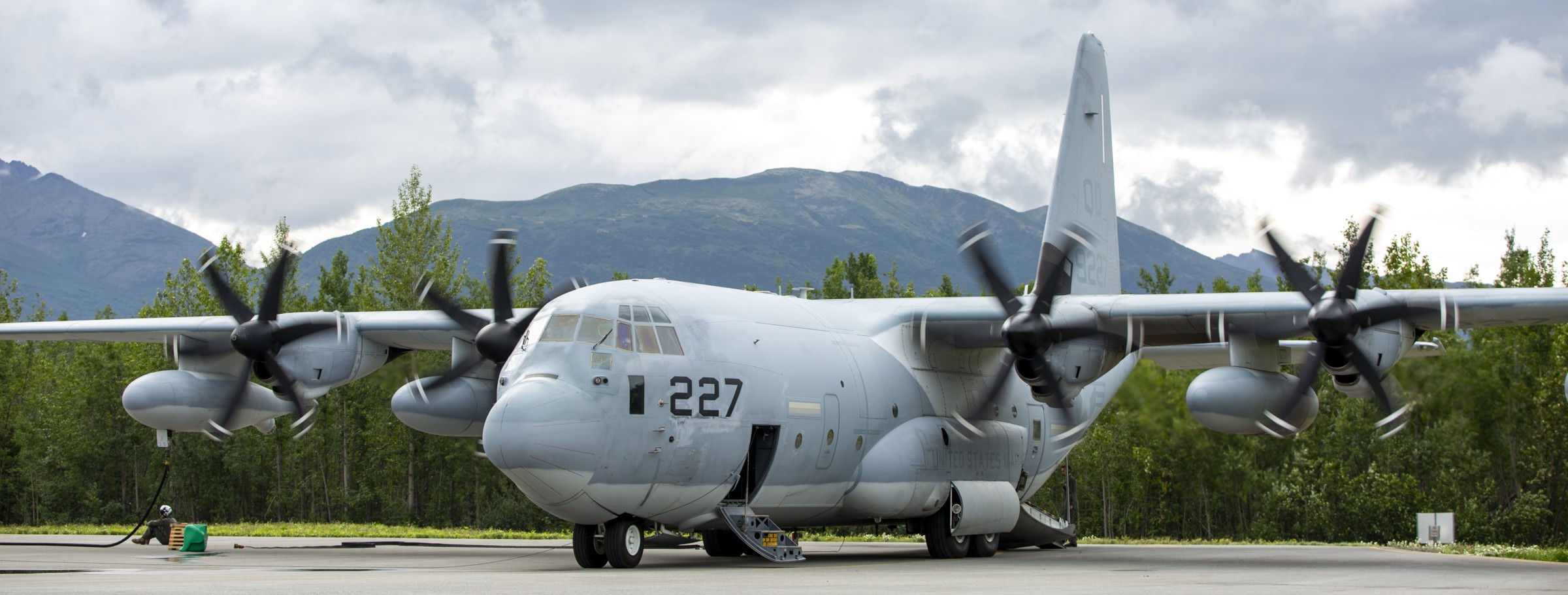 vmgr-152 sumos marine aerial refueler transport squadron kc-130j super hercules usmc 124