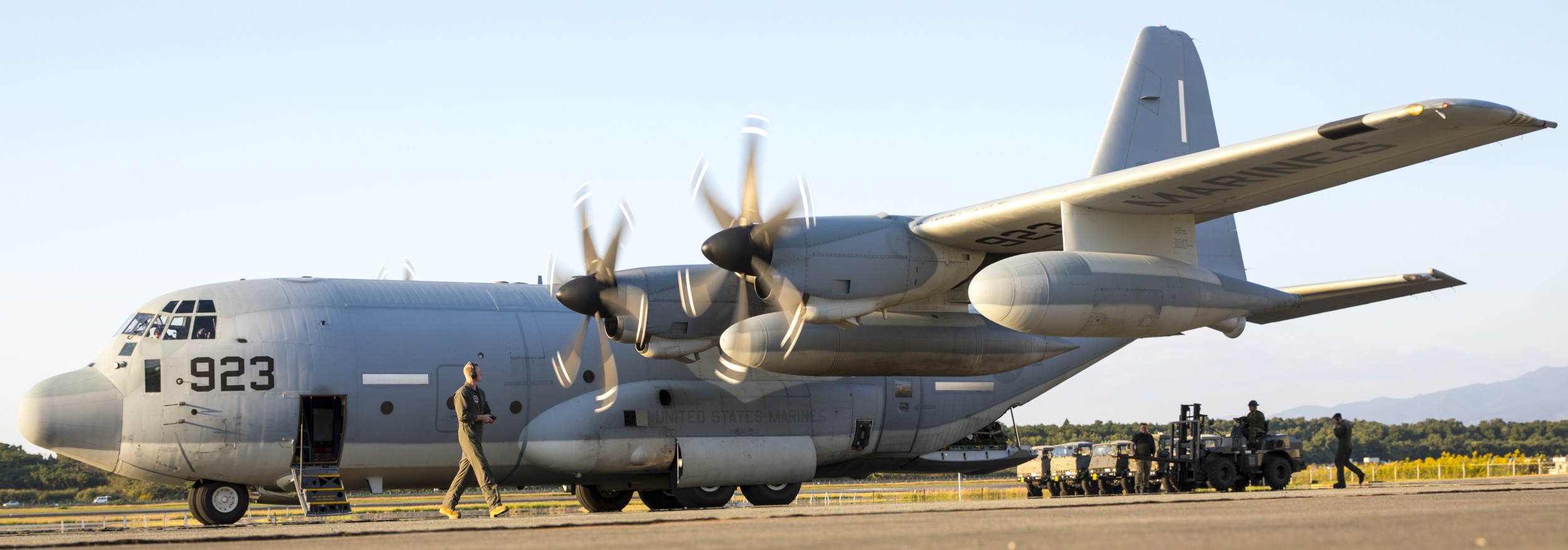 vmgr-152 sumos marine aerial refueler transport squadron kc-130j super hercules usmc 130