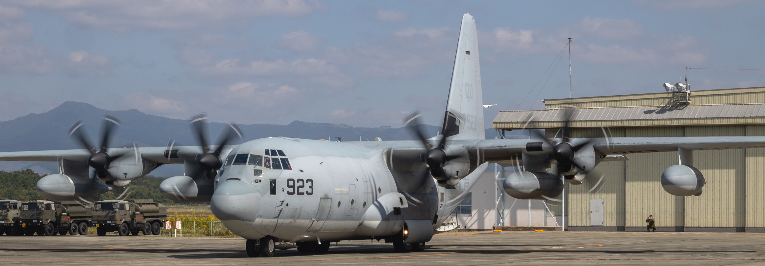 vmgr-152 sumos marine aerial refueler transport squadron kc-130j super hercules usmc 132