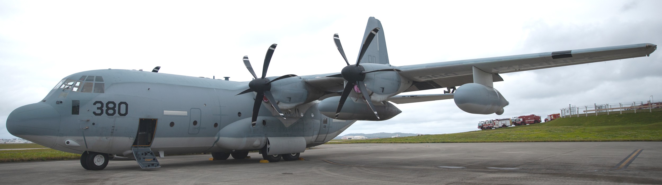 vmgr-152 sumos marine aerial refueler transport squadron kc-130j super hercules usmc 136