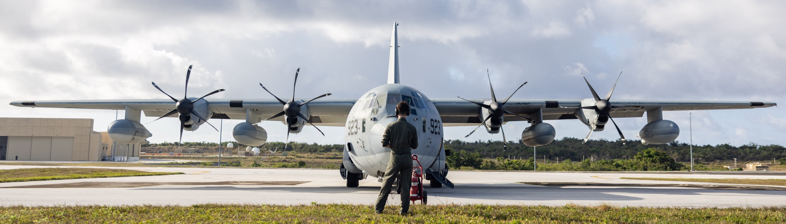 vmgr-152 sumos marine aerial refueler transport squadron kc-130j super hercules usmc 142