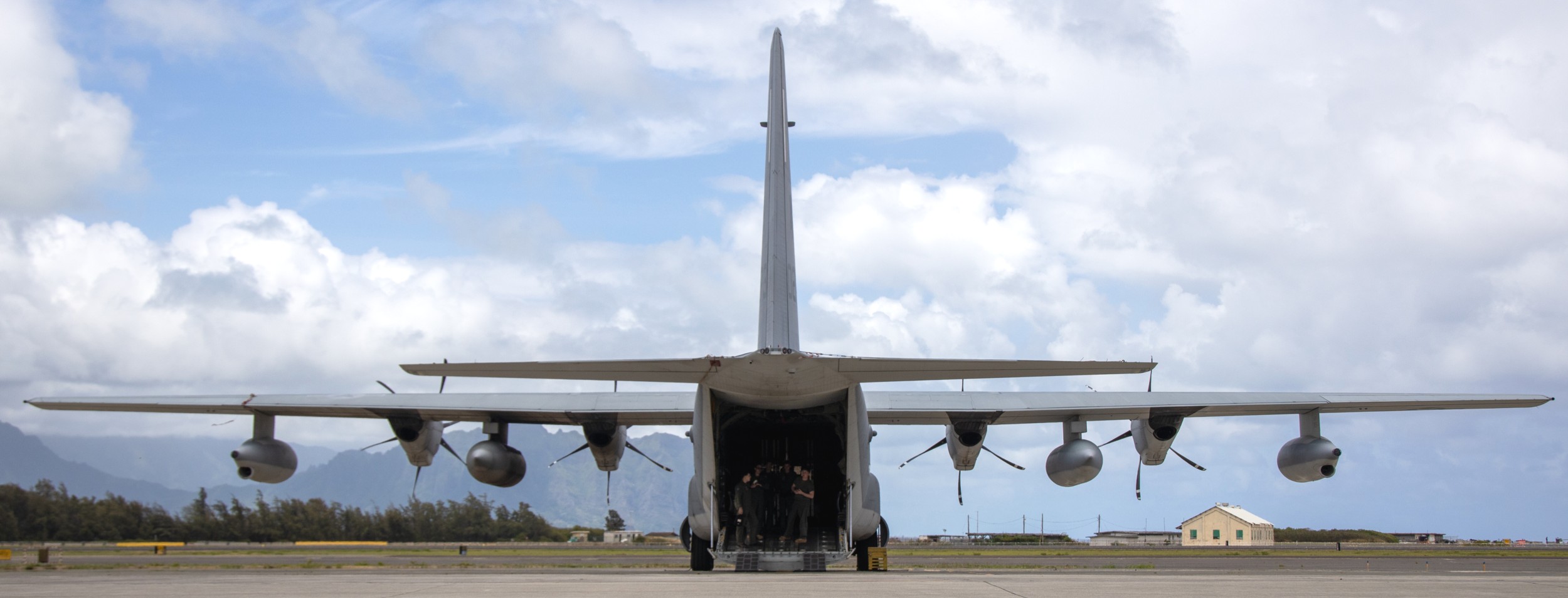 vmgr-153 hercules marine aerial refueler transport squadron kc-130j usmc 12