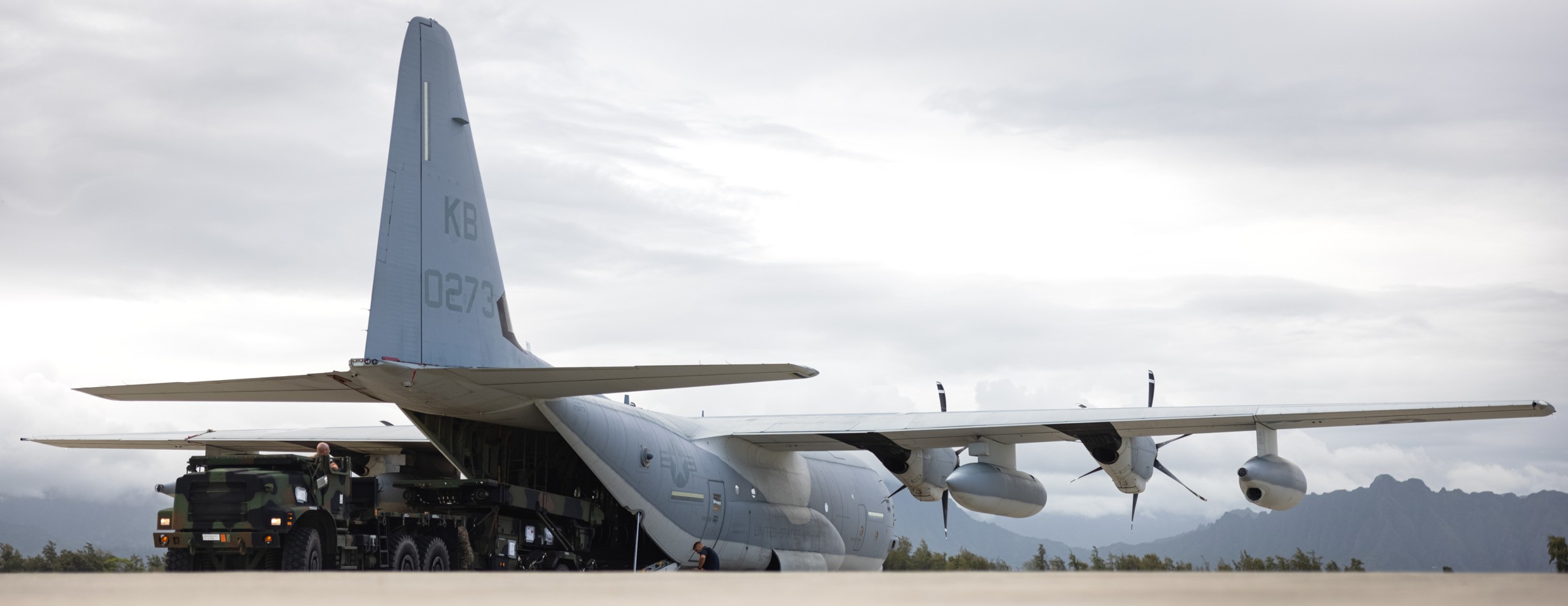 vmgr-153 hercules marine aerial refueler transport squadron kc-130j usmc 13