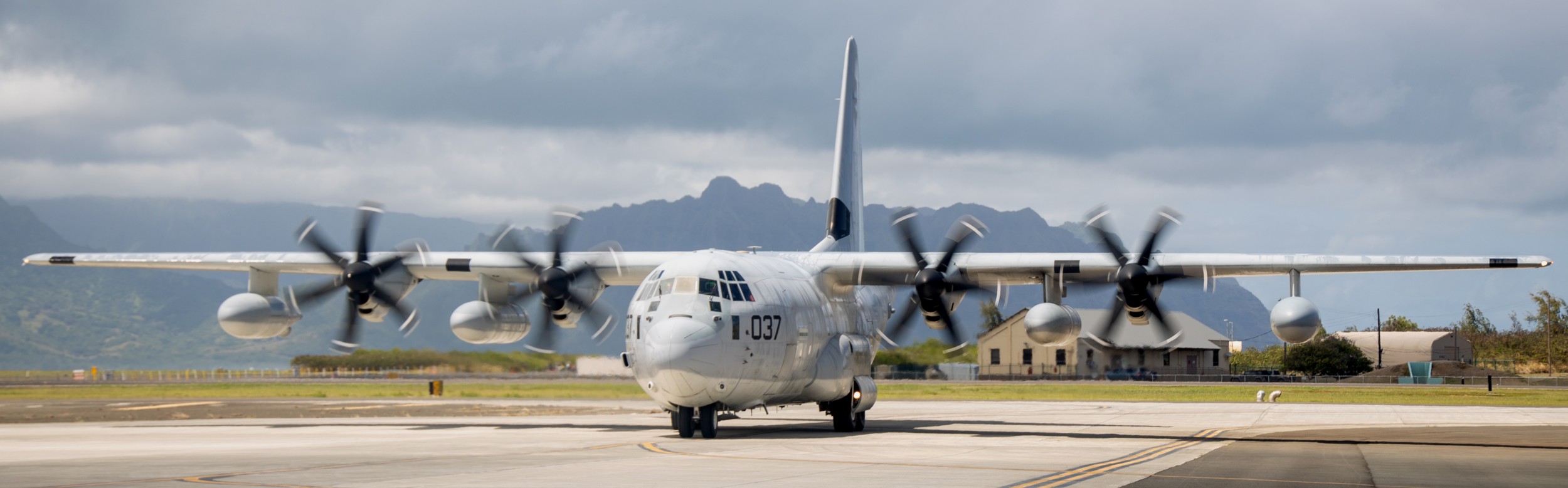 vmgr-153 hercules marine aerial refueler transport squadron kc-130j mcb hawaii kaneohe bay 18 