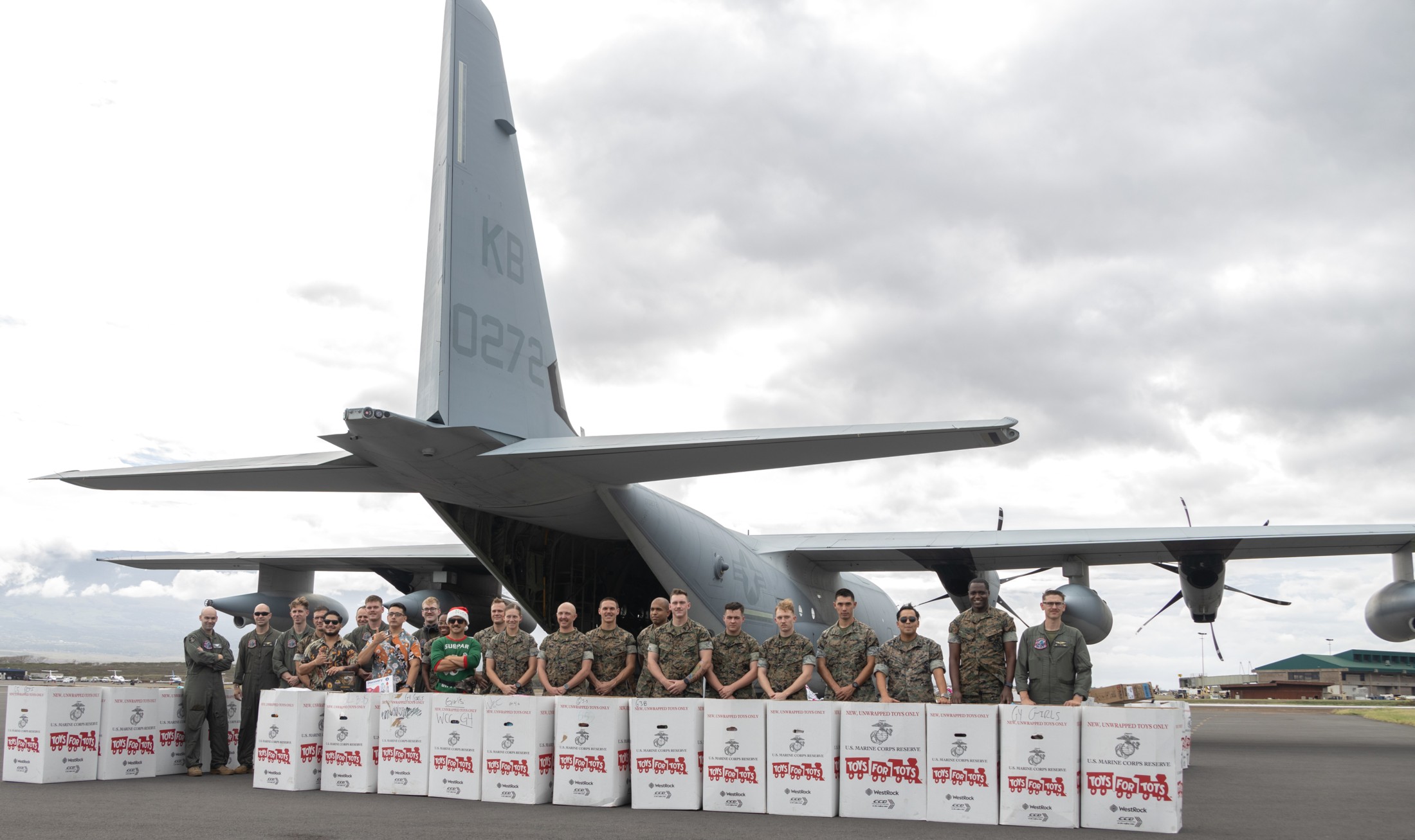 vmgr-153 hercules marine aerial refueler transport squadron kc-130j toys for tots hawaii 37 