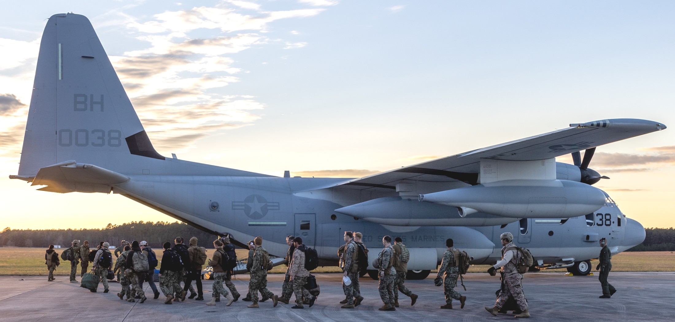 vmgr-252 otis marine aerial refueler transport squadron kc-130j super hercules usmc 85