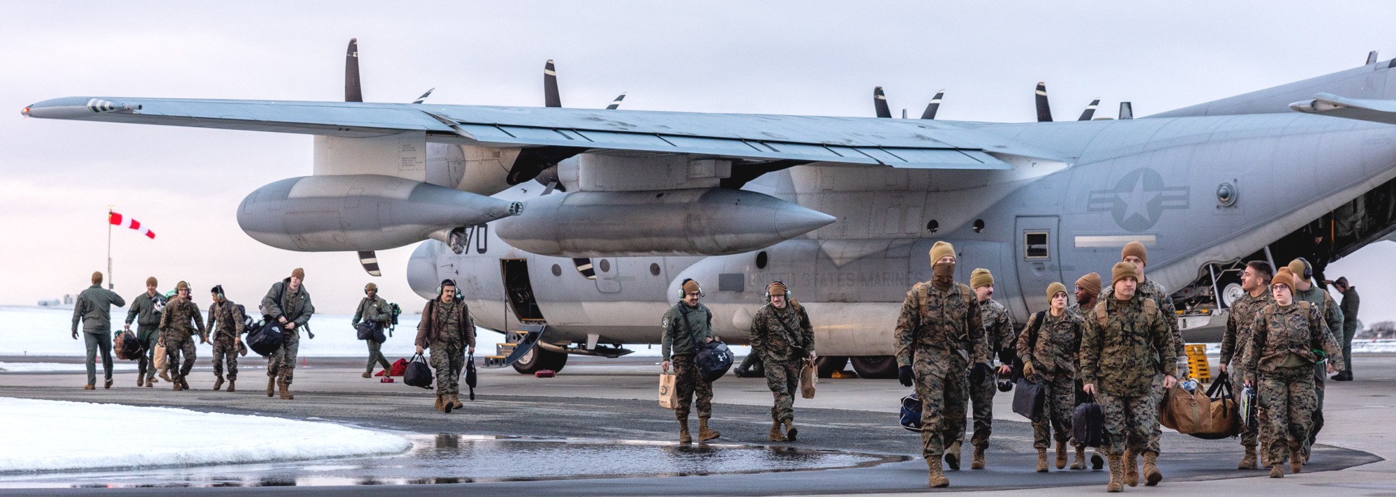 vmgr-252 otis marine aerial refueler transport squadron kc-130j super hercules usmc 112