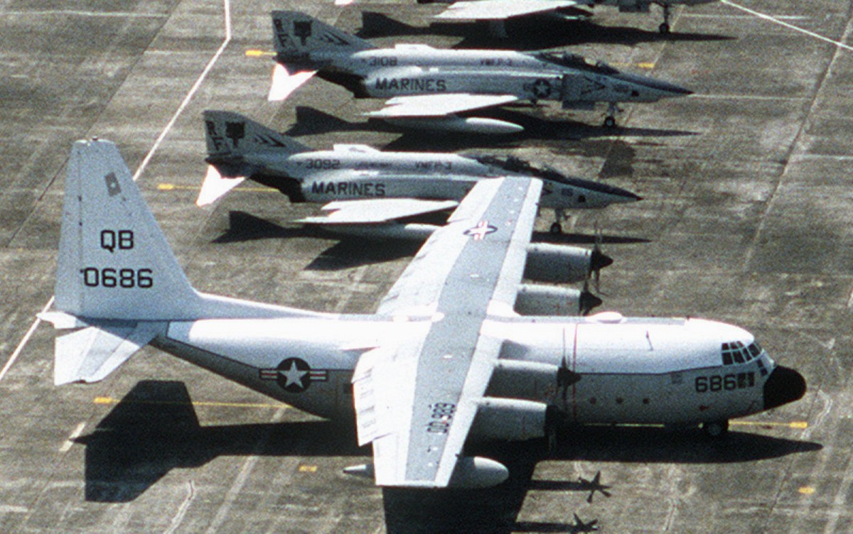 vmgr-352 raiders marine aerial refueler transport squadron kc-130r hercules usmc nas cubi point philippines 07