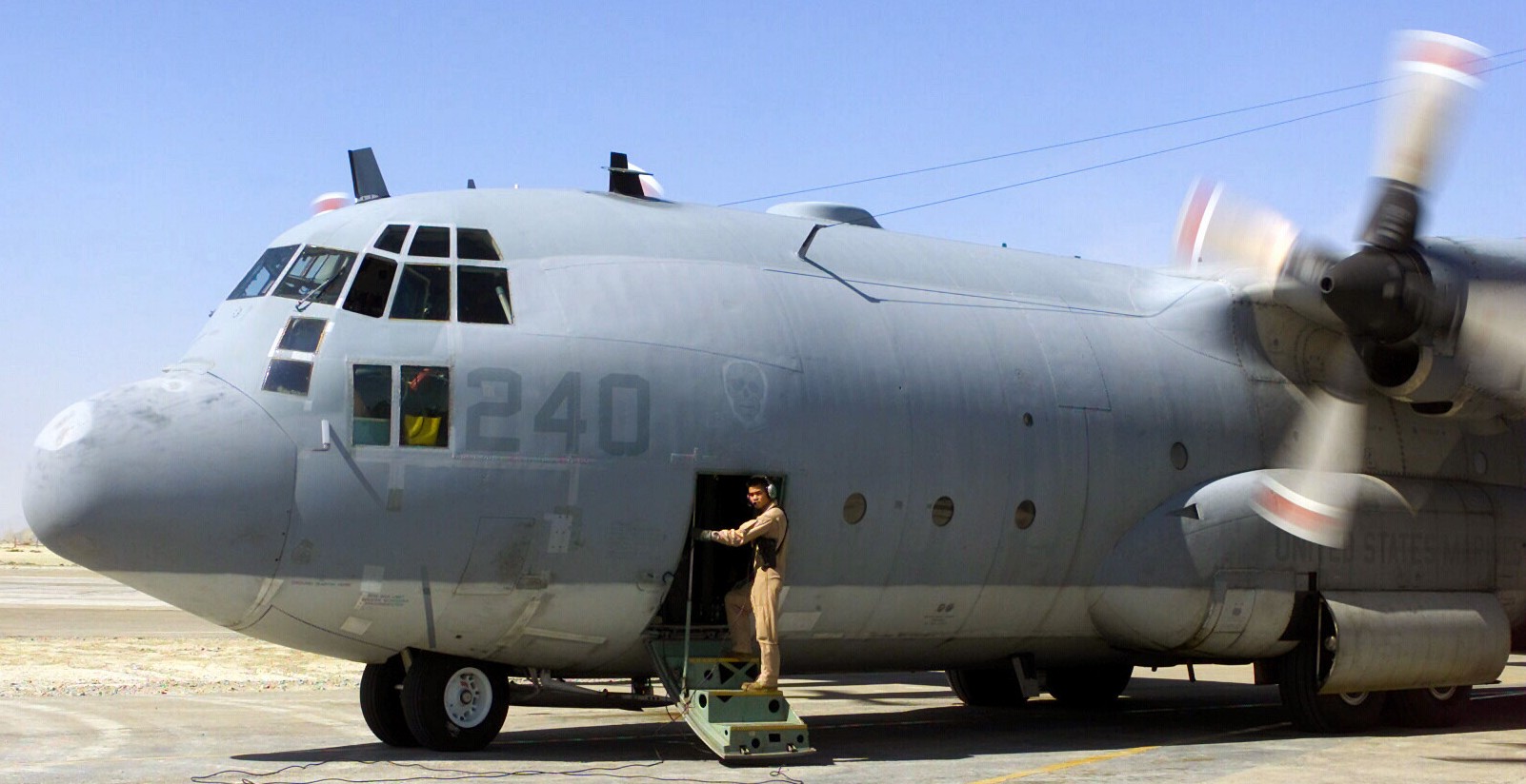 vmgr-352 raiders marine aerial refueler transport squadron kc-130r hercules usmc 12