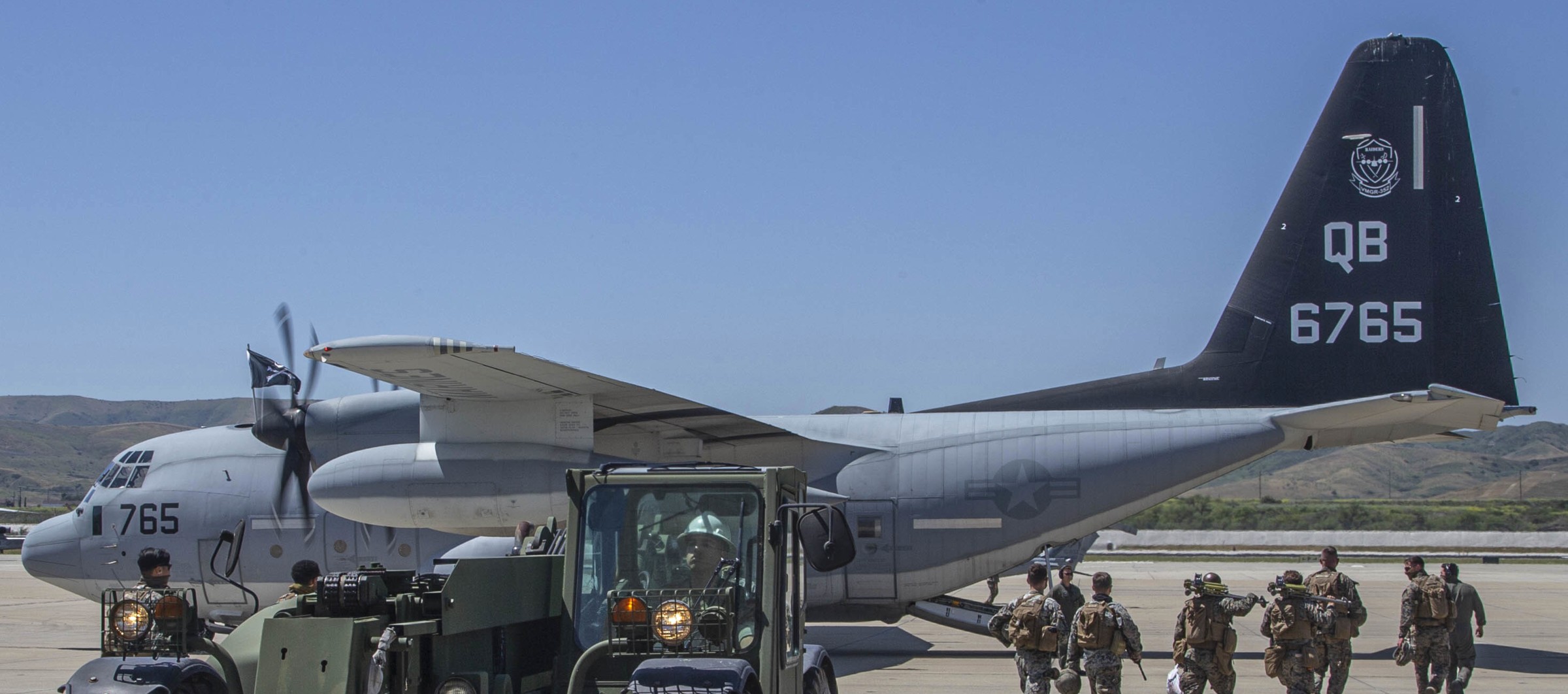 vmgr-352 raiders marine aerial refueler transport squadron kc-130j super hercules camp pendleton california 73