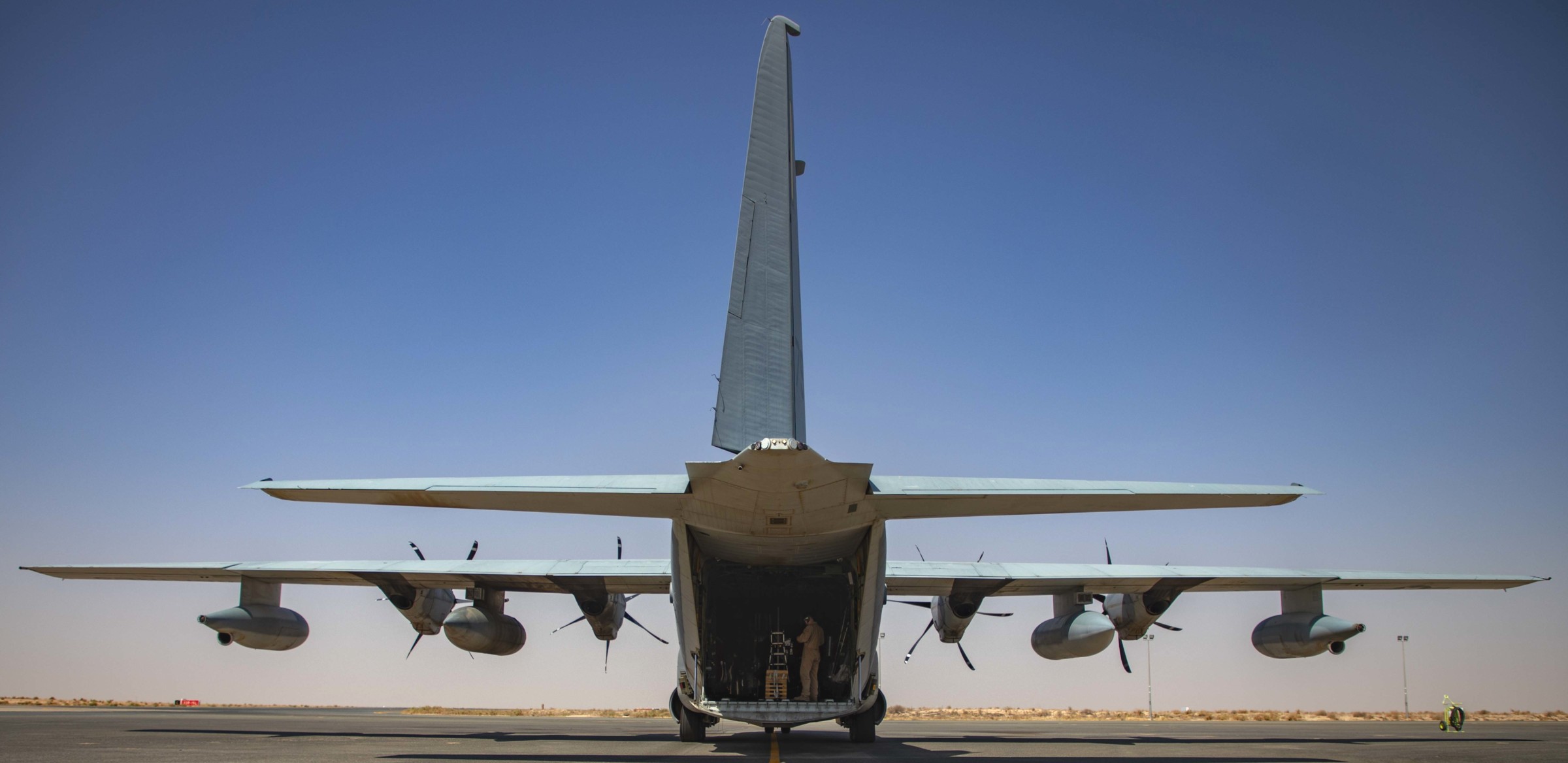 vmgr-352 raiders marine aerial refueler transport squadron kc-130j super hercules usmc 82