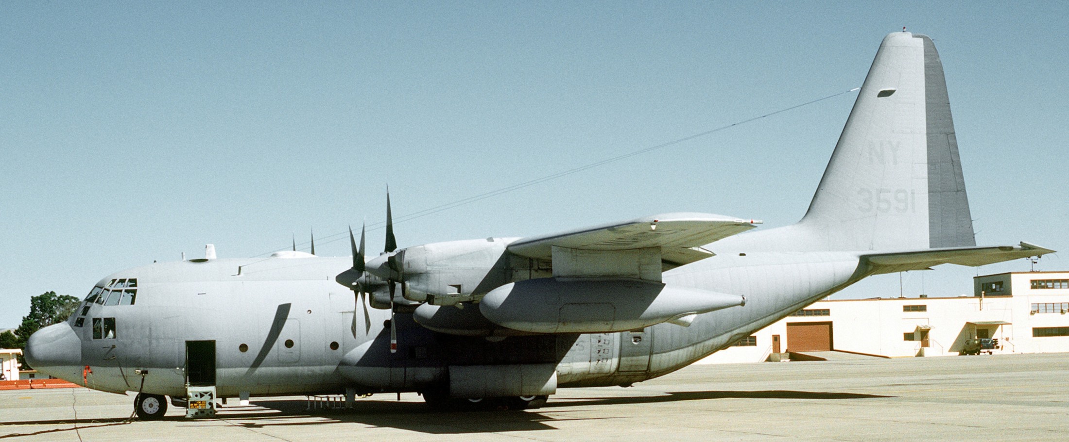 vmgr-452 yankees marine aerial refueler transport squadron kc-130t hercules usmc reserve travis afb 25