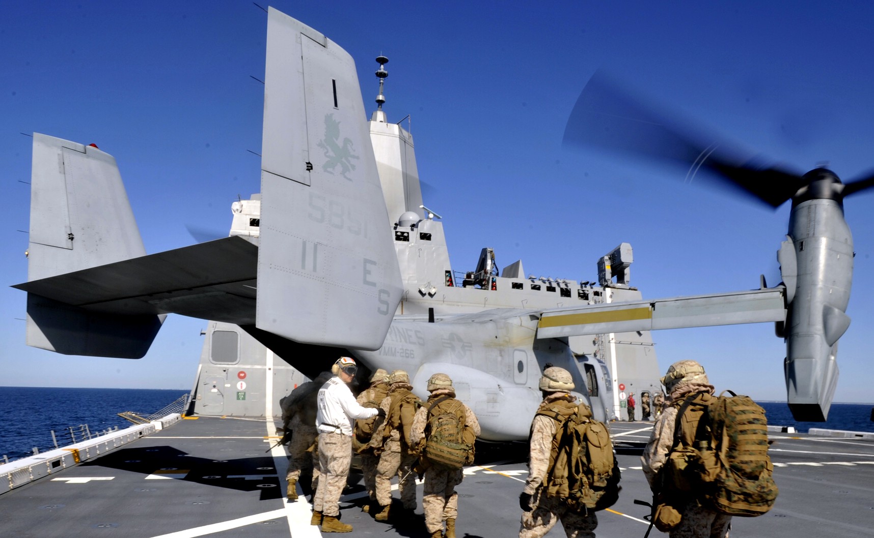 vmm-266 fighting griffins mv-22b osprey uss new york lpd-21 2010 03