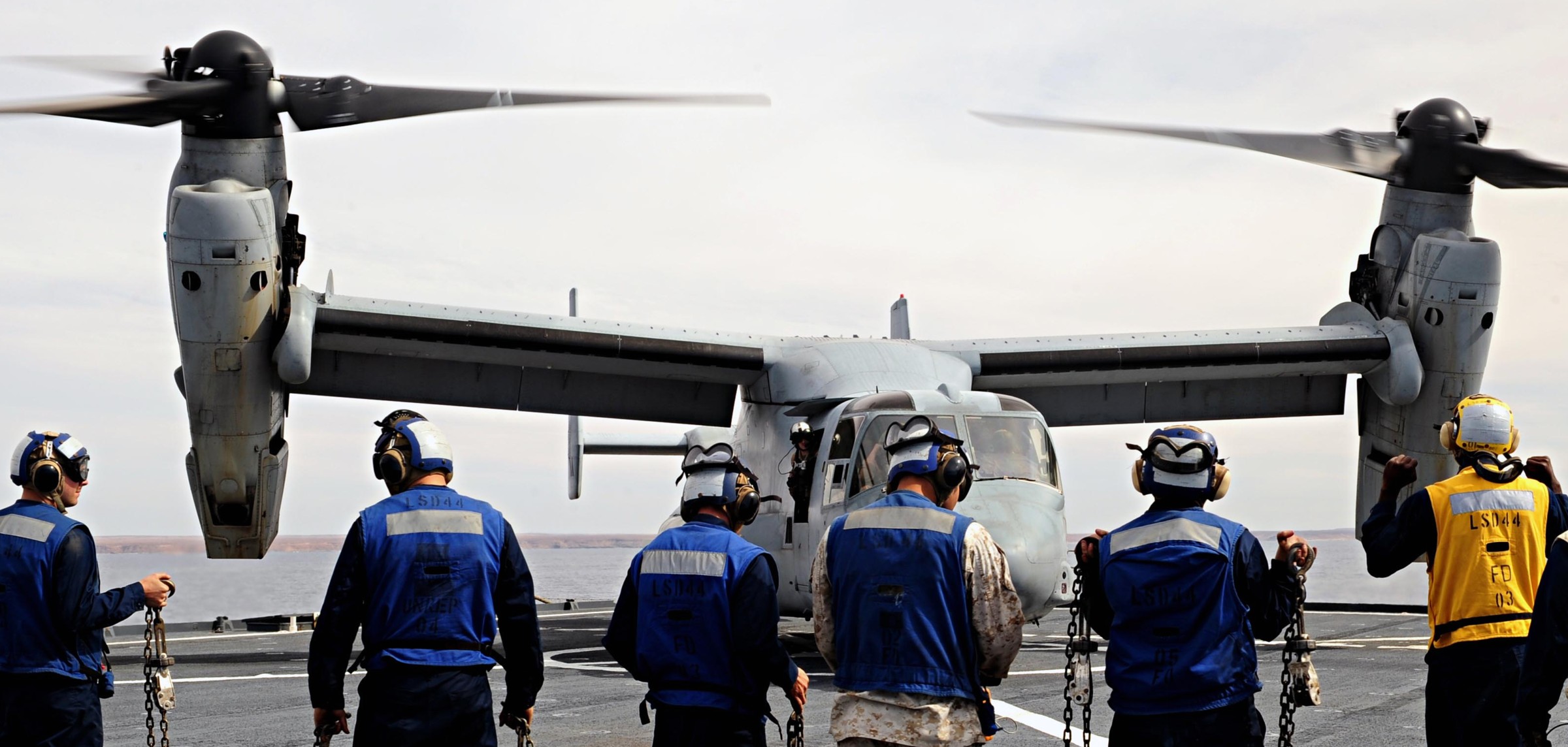 vmm-266 fighting griffins mv-22b osprey uss gunston hall lsd-44 2012 11