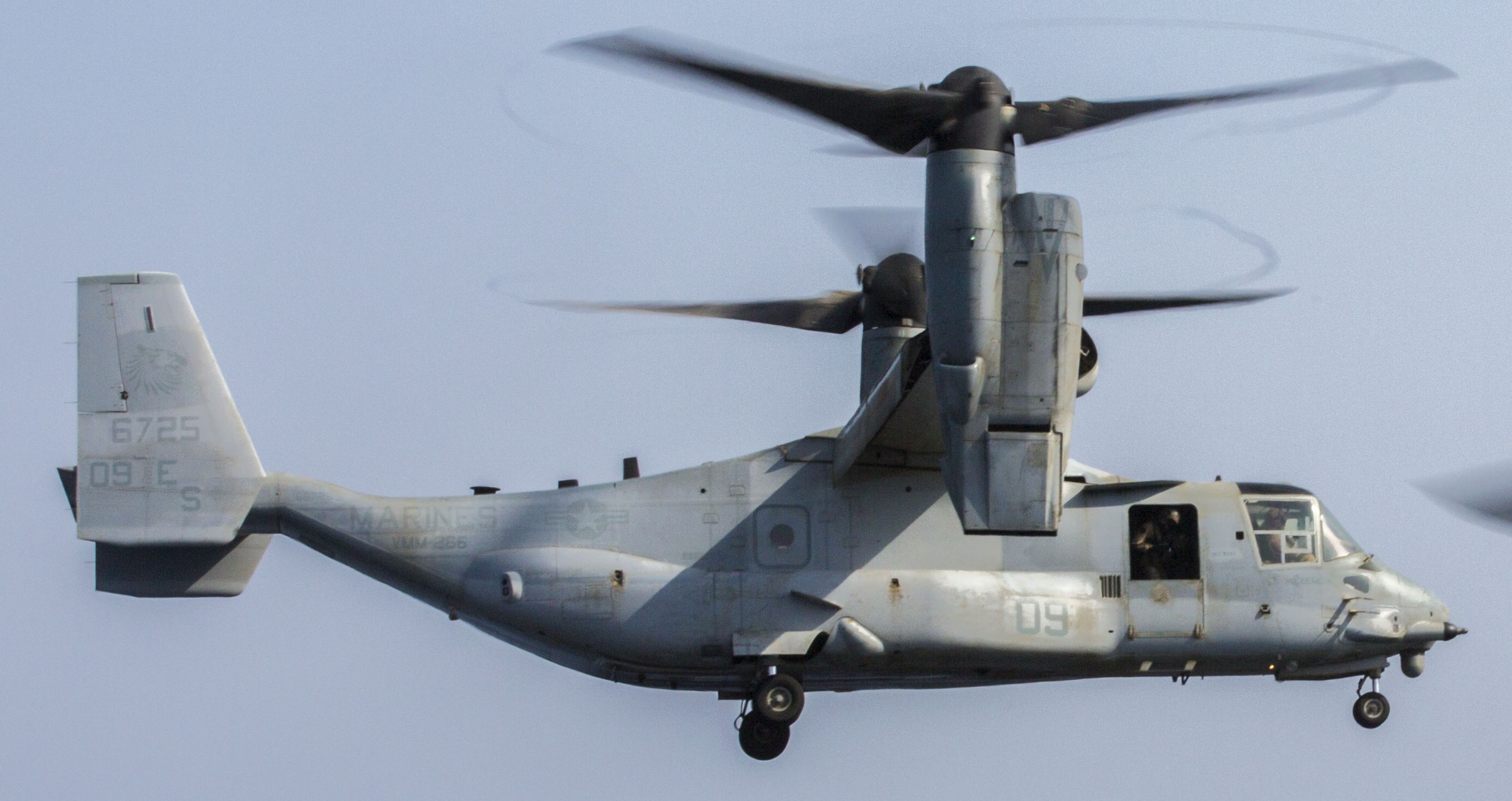 marine medium tiltrotor squadron vmm-266 fighting griffins mv-22b osprey uss kearsarge lhd-3 2013 41