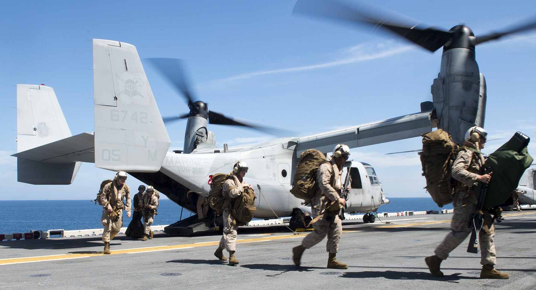 vmm-365 blue knights mv-22b osprey uss iwo jima lhd-7 2014 05