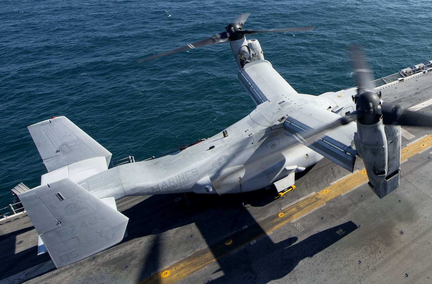 vmm-365 blue knights mv-22b osprey uss iwo jima lhd-7 2014 10