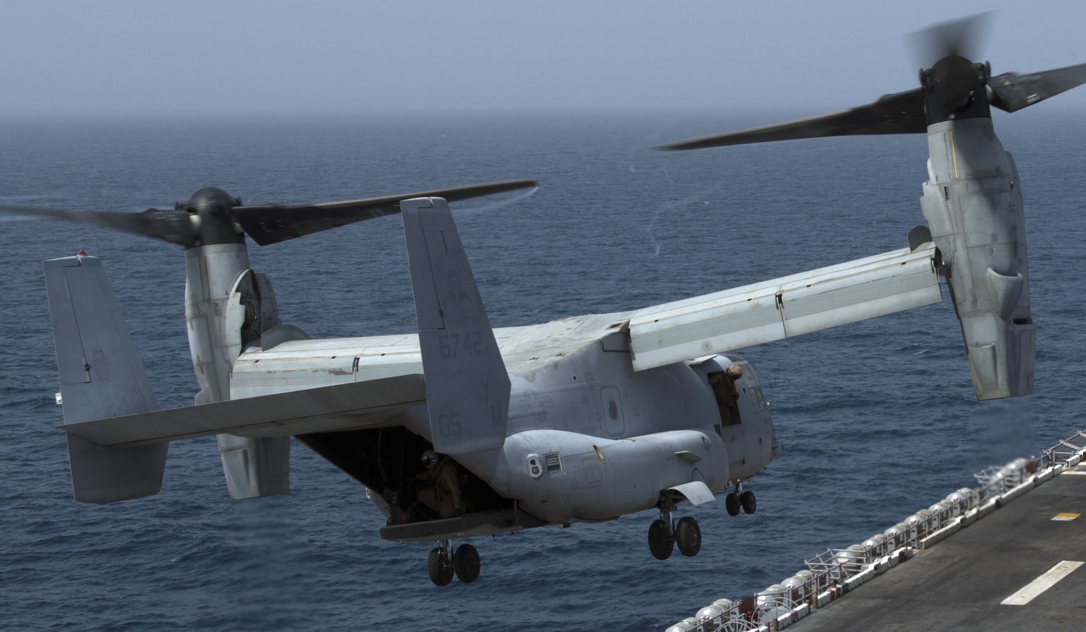 vmm-365 blue knights mv-22b osprey uss iwo jima lhd-7 2015 45