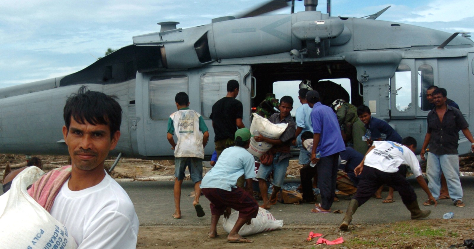 hc-5 providers helicopter combat support squadron navy mh-60s seahawk 16