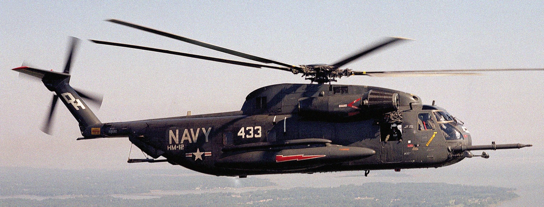 hm-12 sea dragons helicopter mine countermeasures squadron navy rh-53d sea stallion 06