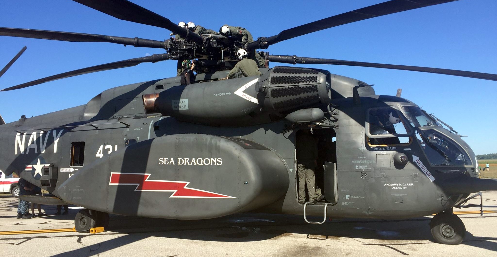 hm-12 sea dragons helicopter mine countermeasures squadron navy mh-53d sea dragon 09