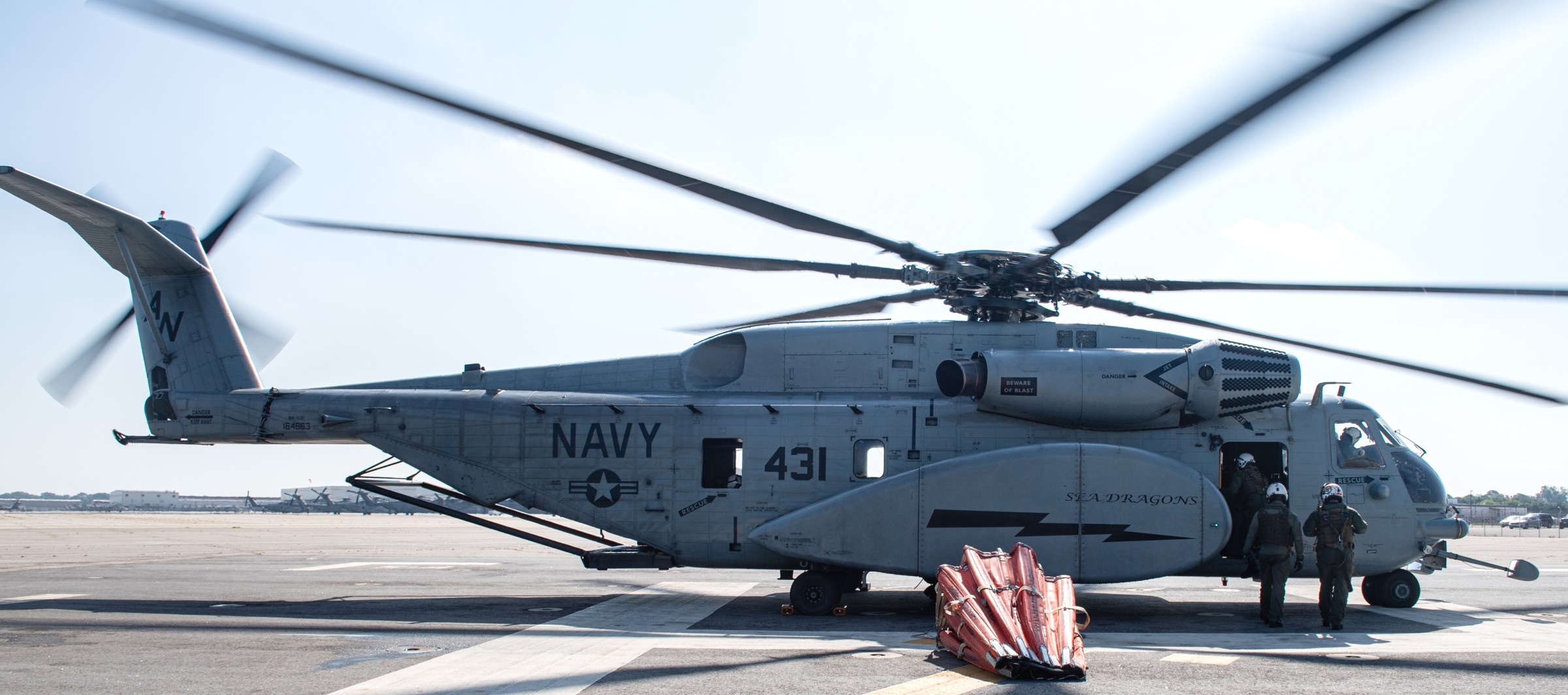 hm-12 sea dragons helicopter mine countermeasures squadron navy mh-53d 31