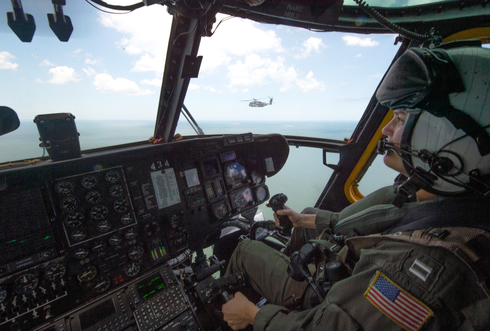 hm-12 sea dragons helicopter mine countermeasures squadron navy mh-53d cockpit 38