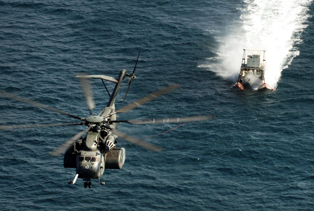 hm-15 blackhawks helicopter mine countermeasures squadron navy mh-53e sea dragon 73 mk-105 mod.4 magnetic influence system persian gulf