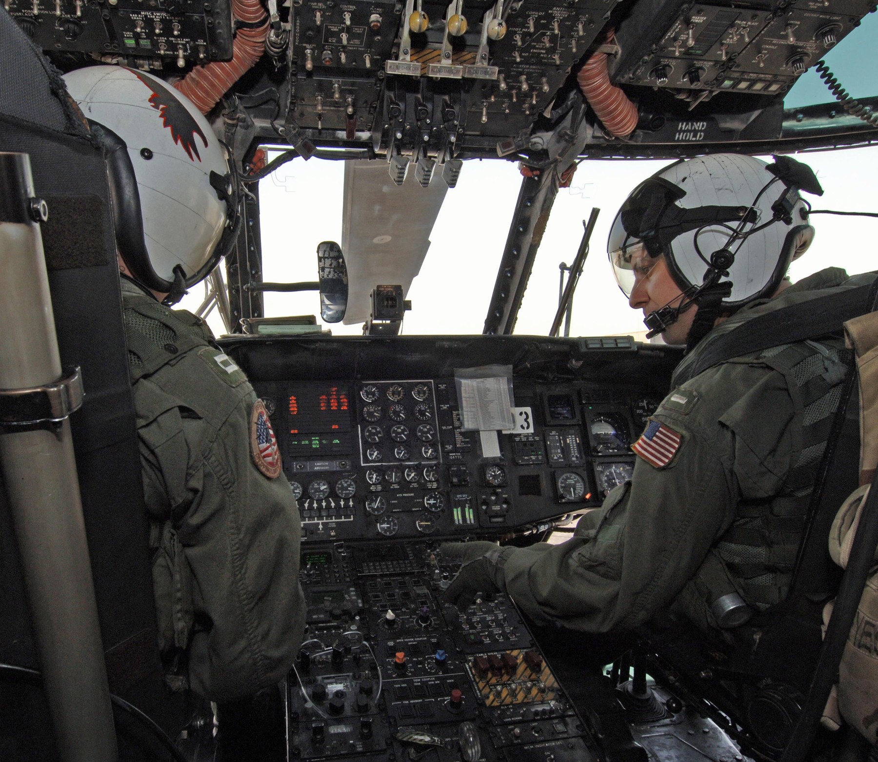 hm-15 blackhawks helicopter mine countermeasures squadron navy mh-53e sea dragon 88 cockpit view