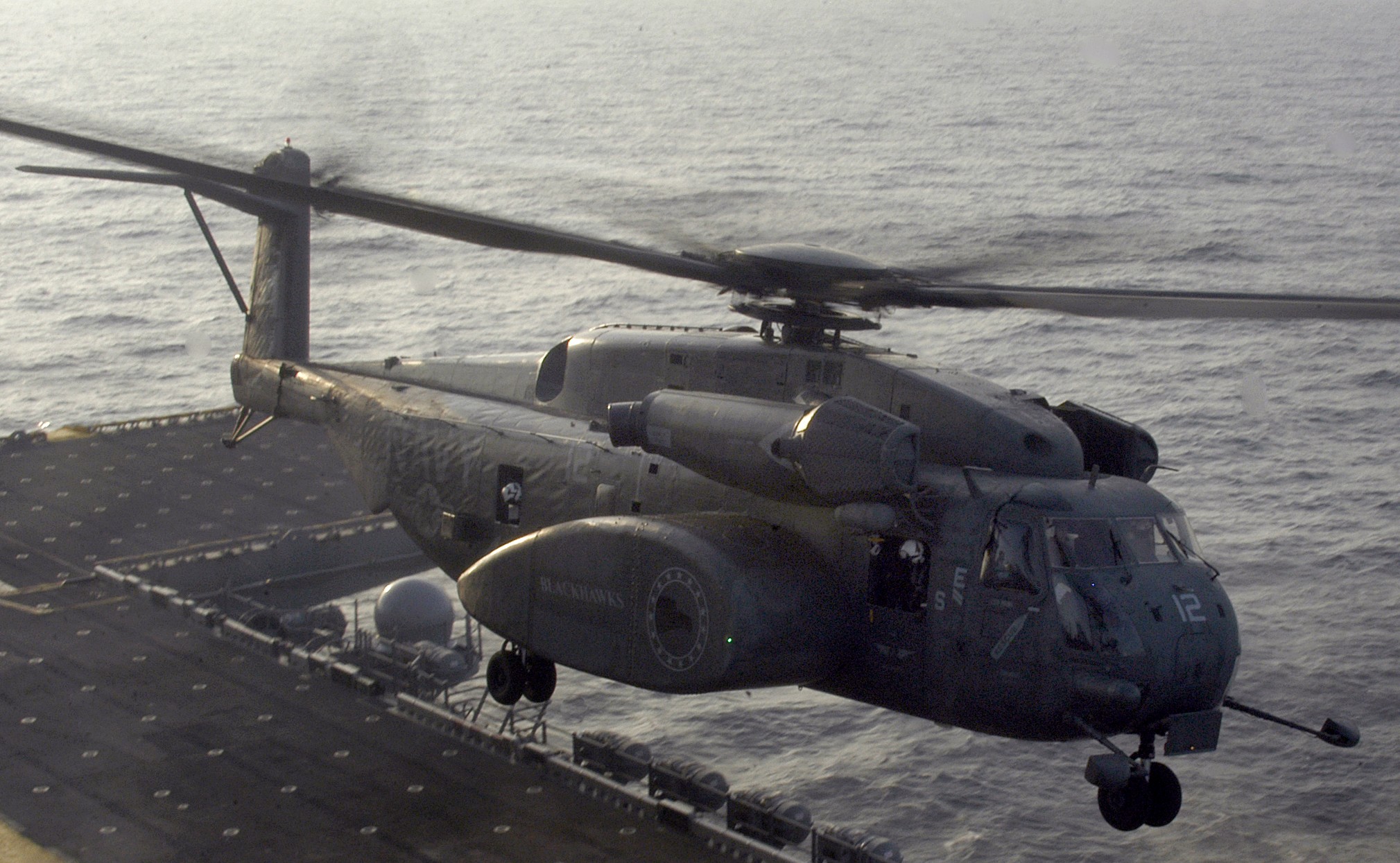 hm-15 blackhawks helicopter mine countermeasures squadron navy mh-53e sea dragon 92 uss bataan lhd-5