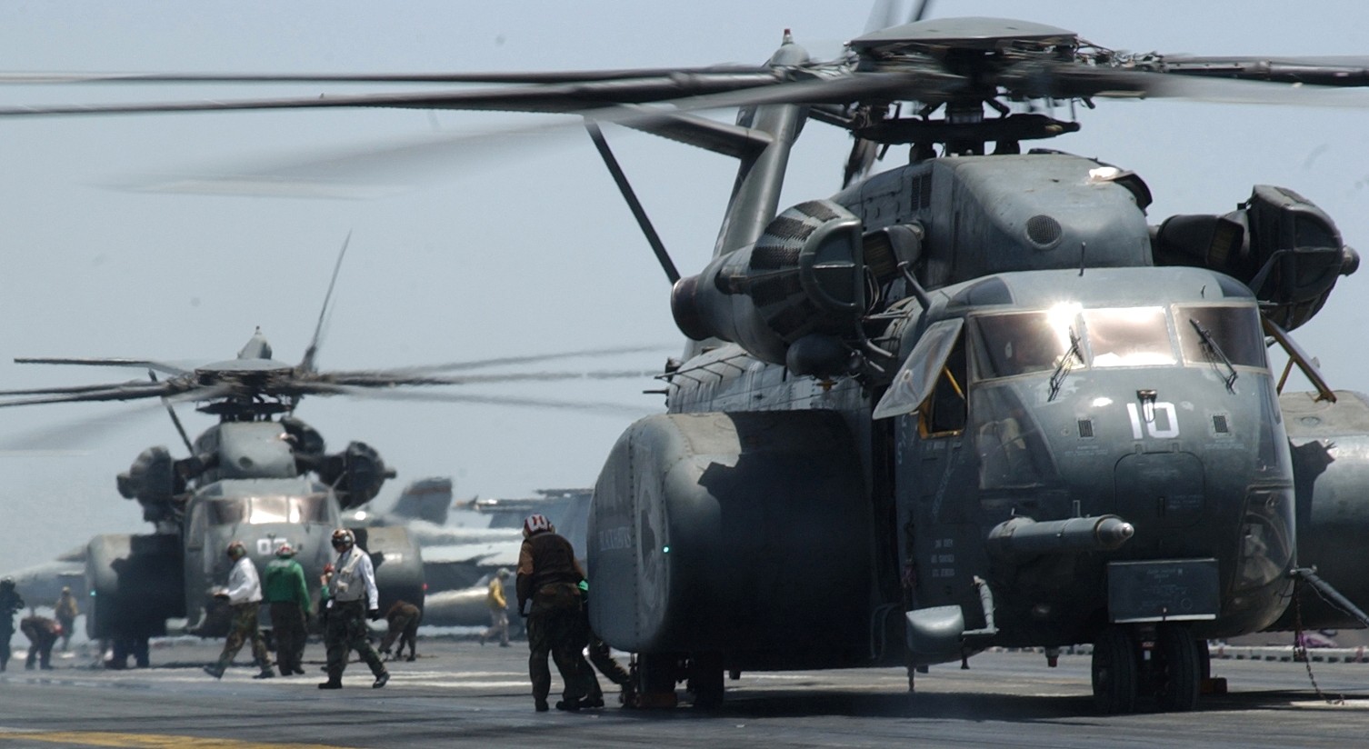 hm-15 blackhawks helicopter mine countermeasures squadron navy mh-53e sea dragon 98