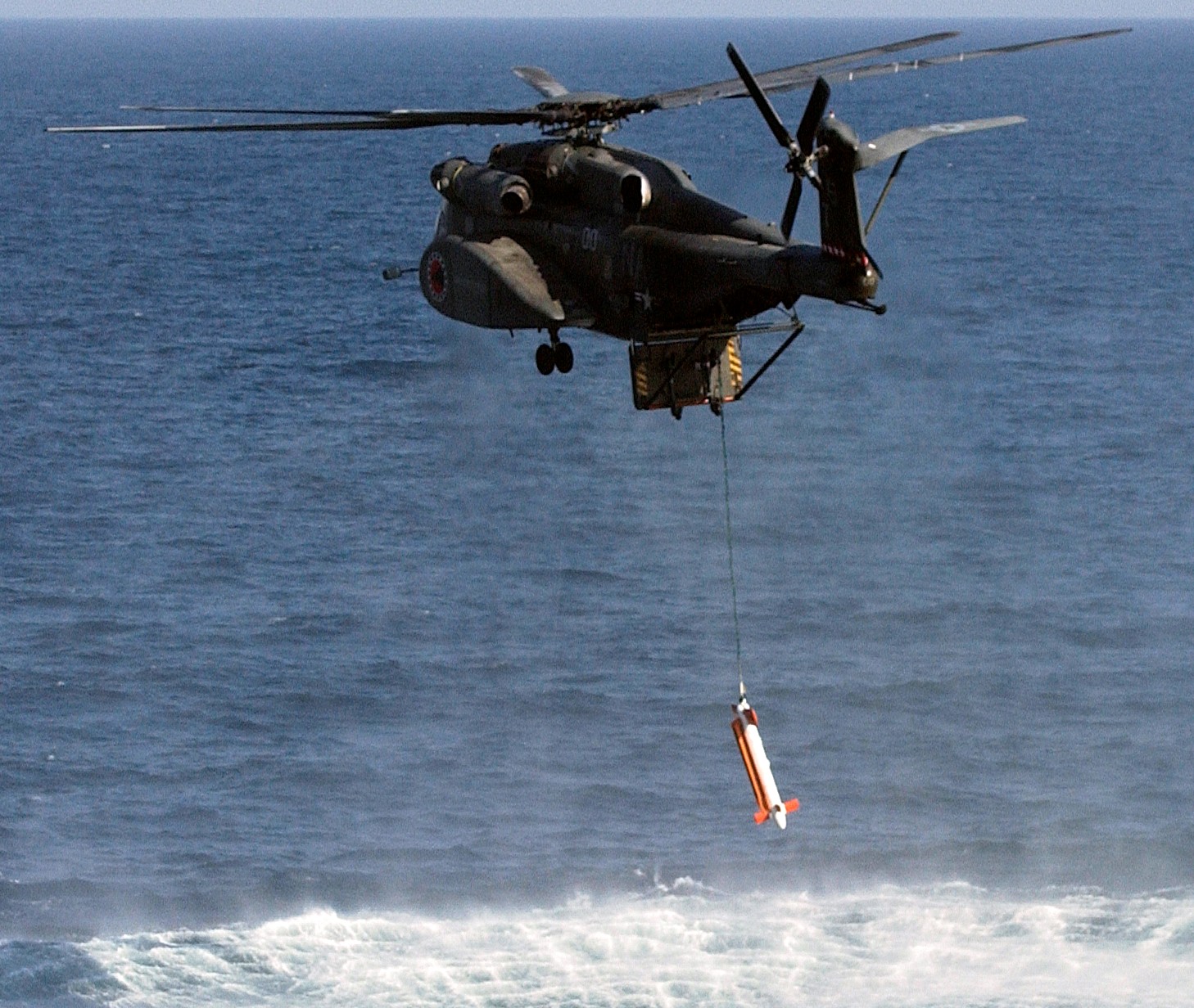 hm-15 blackhawks helicopter mine countermeasures squadron navy mh-53e sea dragon 108