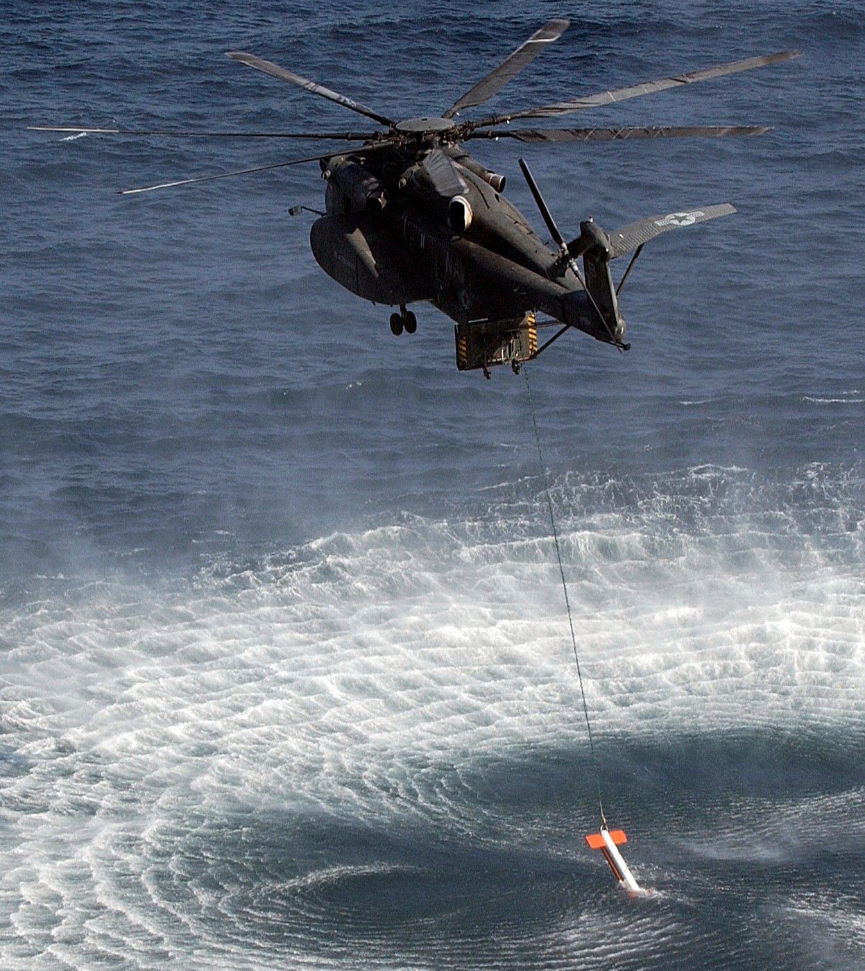 hm-15 blackhawks helicopter mine countermeasures squadron navy mh-53e sea dragon 109 an/aqs-14a minehunting sonar