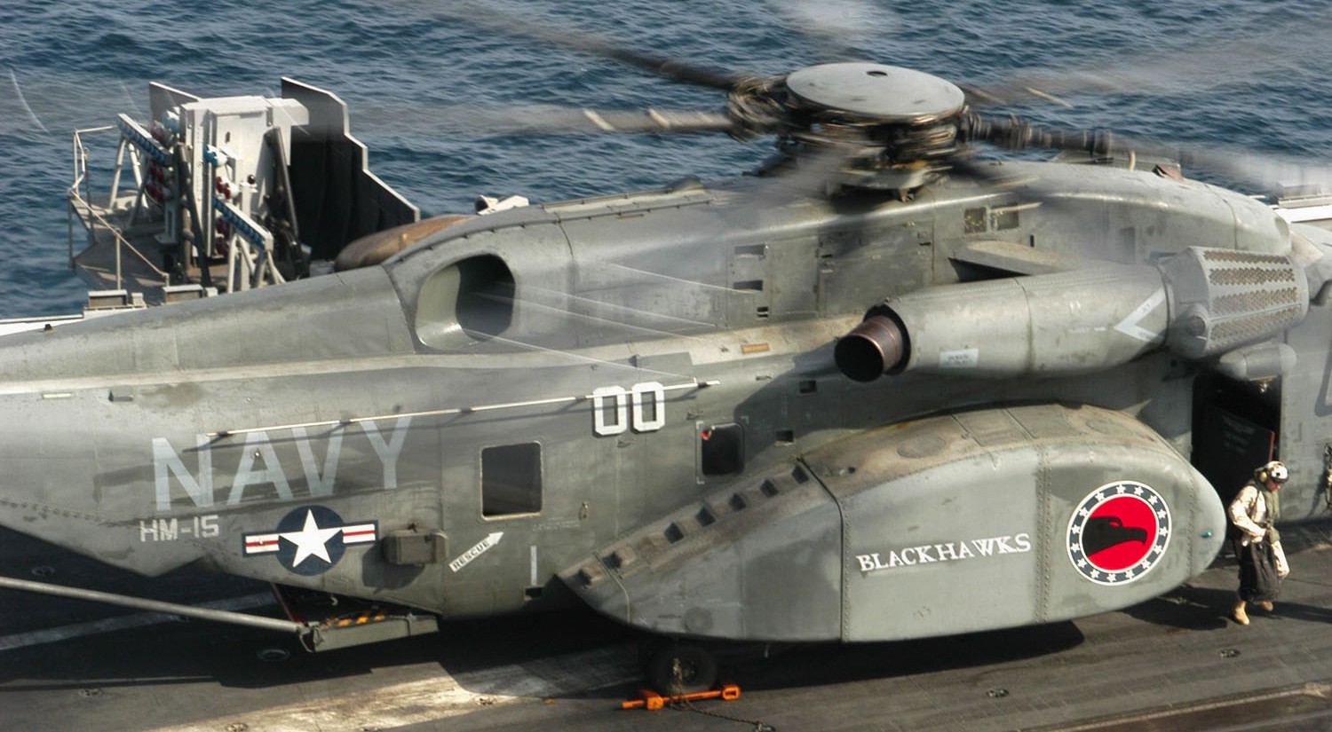 hm-15 blackhawks helicopter mine countermeasures squadron navy mh-53e sea dragon 113