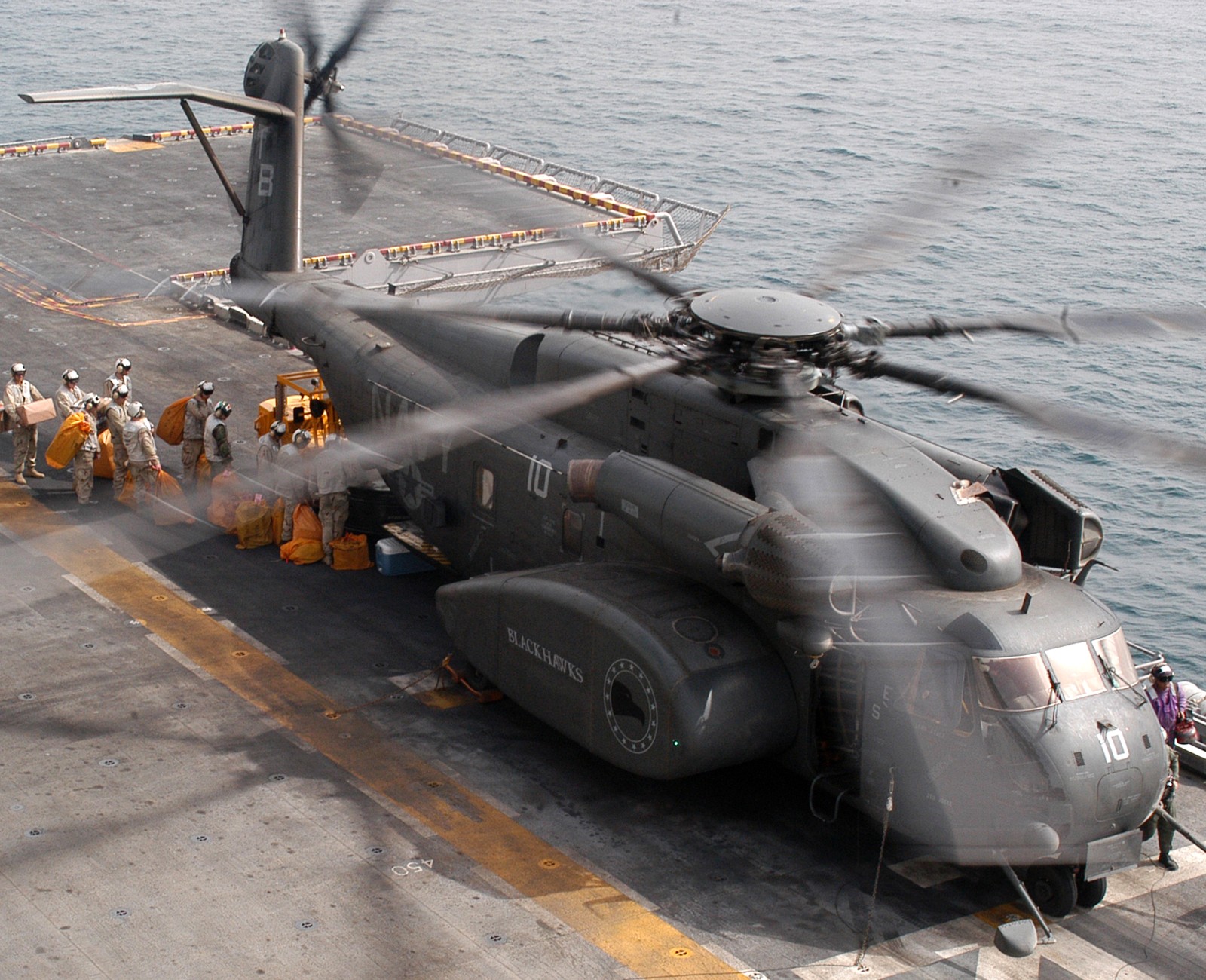 hm-15 blackhawks helicopter mine countermeasures squadron navy mh-53e sea dragon 114