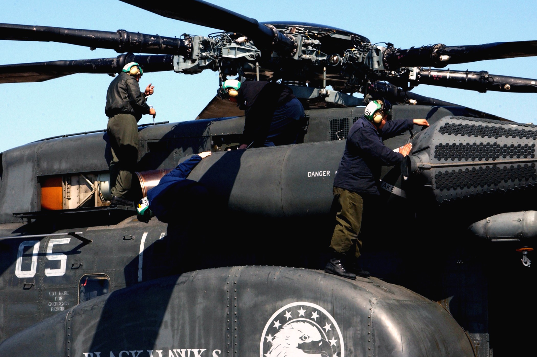 hm-15 blackhawks helicopter mine countermeasures squadron navy mh-53e sea dragon 116 naval station sigonella sicily italy