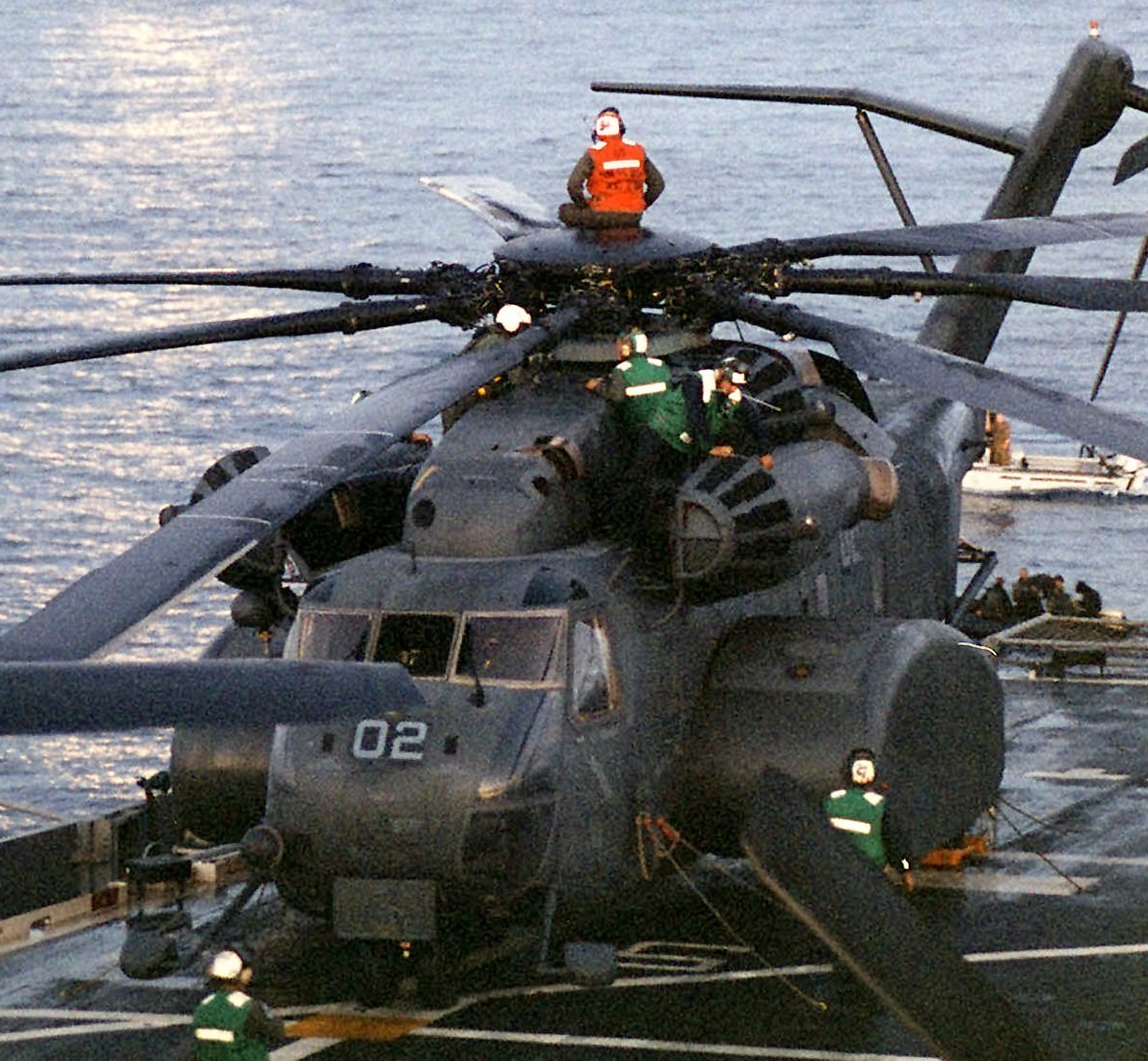 hm-15 blackhawks helicopter mine countermeasures squadron navy mh-53e sea dragon 128