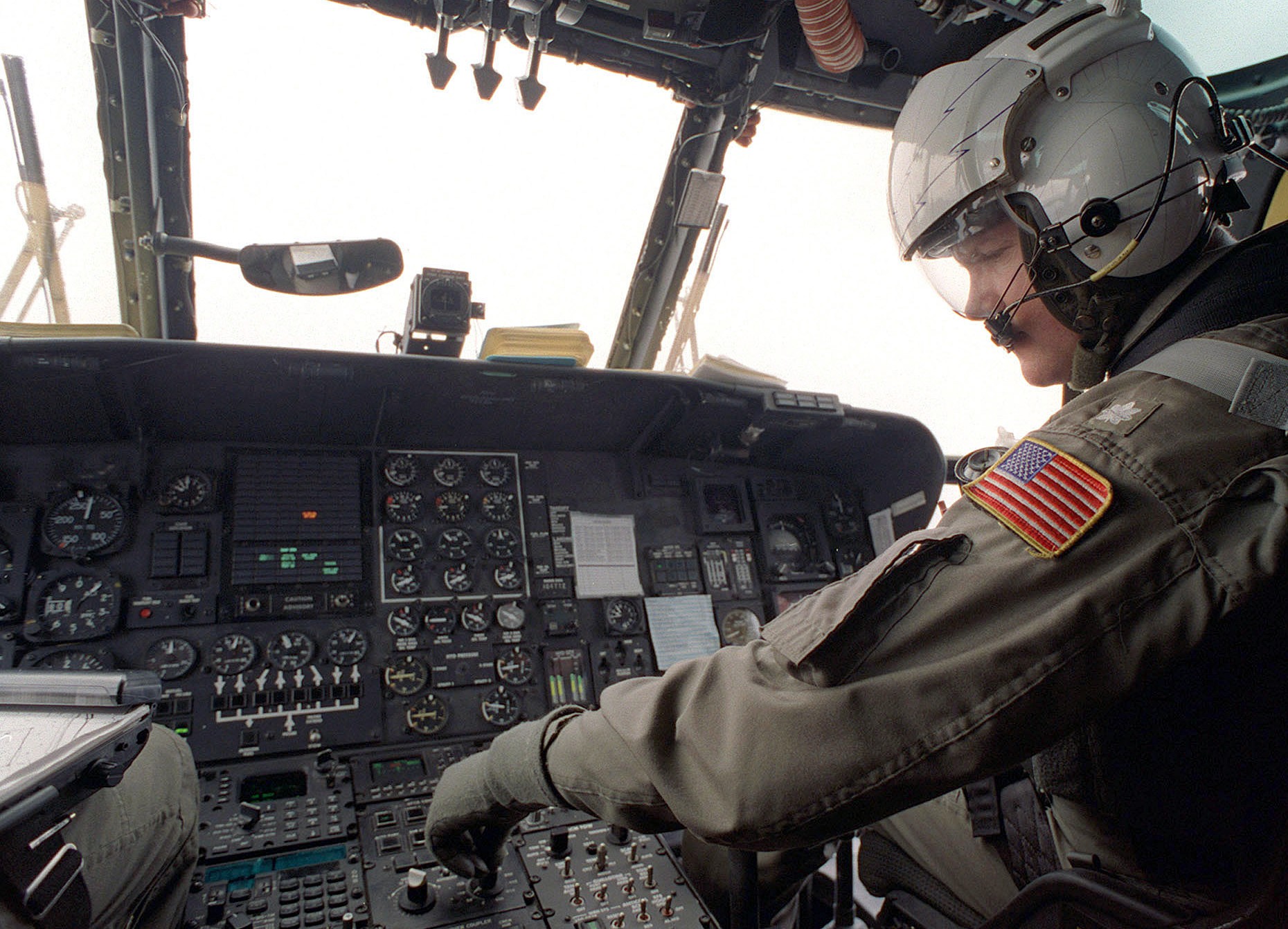 hm-15 blackhawks helicopter mine countermeasures squadron navy mh-53e sea dragon 130 cockpit view