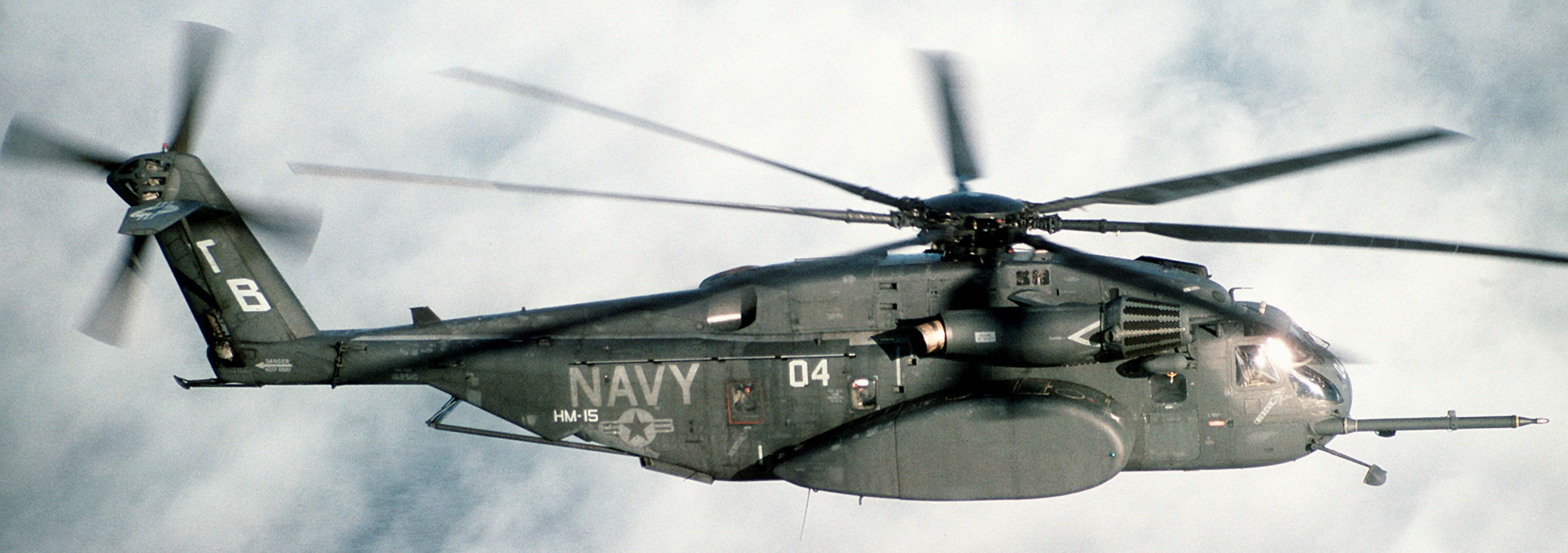 hm-15 blackhawks helicopter mine countermeasures squadron navy mh-53e sea dragon 135