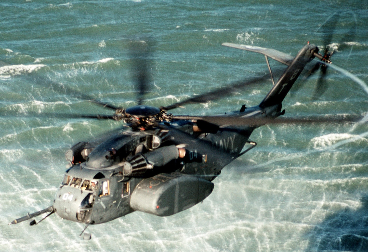 hm-15 blackhawks helicopter mine countermeasures squadron navy mh-53e sea dragon 136