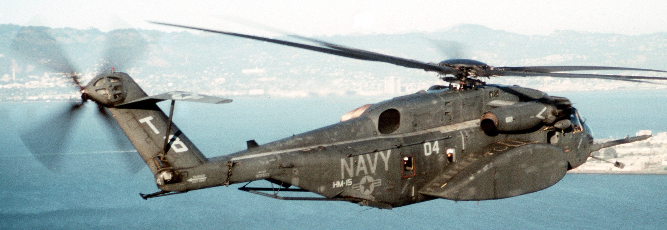 hm-15 blackhawks helicopter mine countermeasures squadron navy mh-53e sea dragon 137