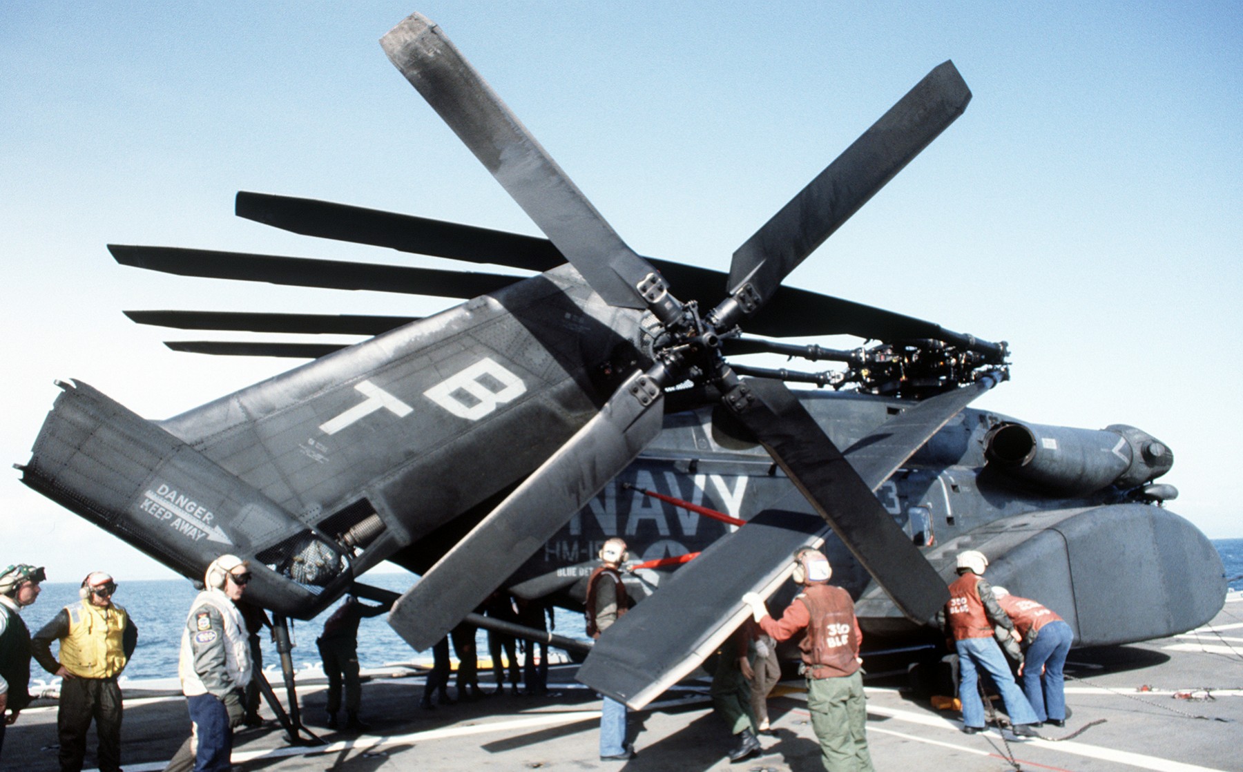 hm-15 blackhawks helicopter mine countermeasures squadron navy mh-53e sea dragon 140 exercise marcot 1993