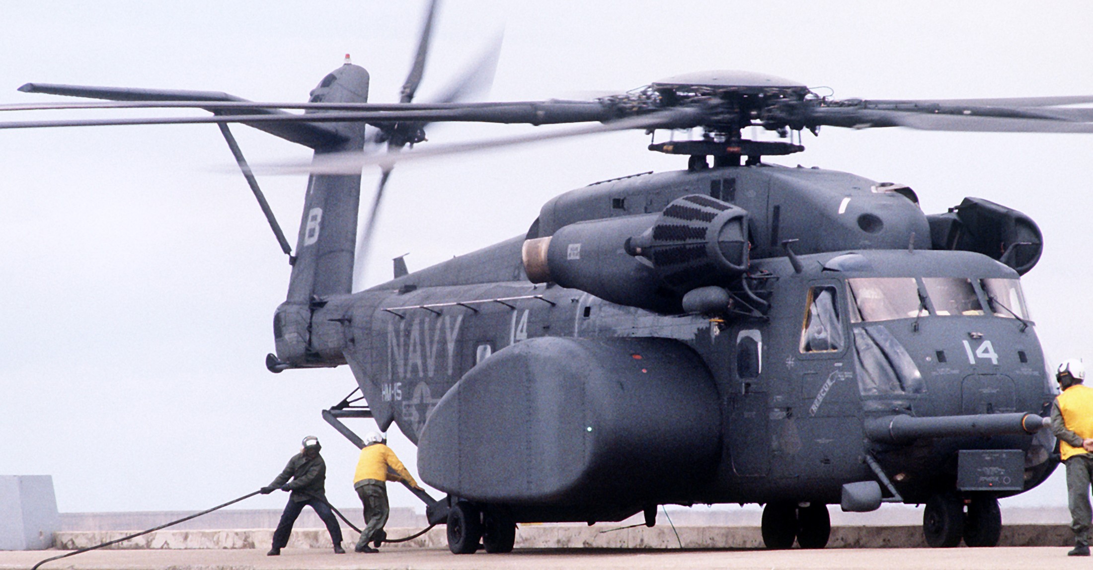 hm-15 blackhawks helicopter mine countermeasures squadron navy mh-53e sea dragon 143 exercise valiant blitz 1990