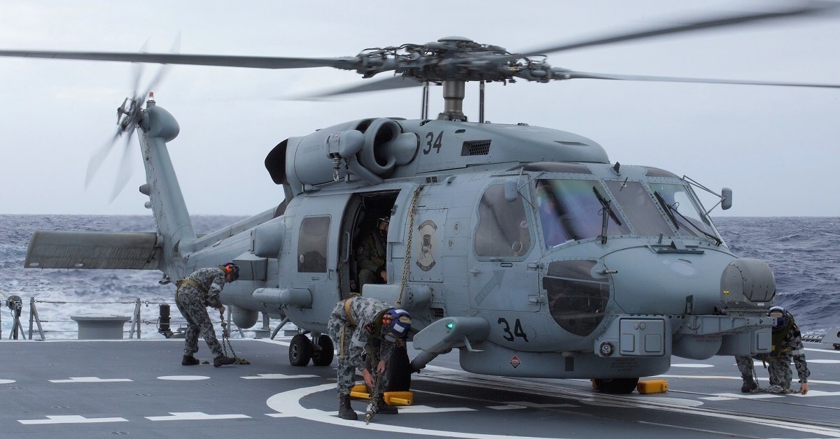 hsm-35 magicians helicopter maritime strike squadron mh-60r seahawk ddg-42 hmas sydney 68